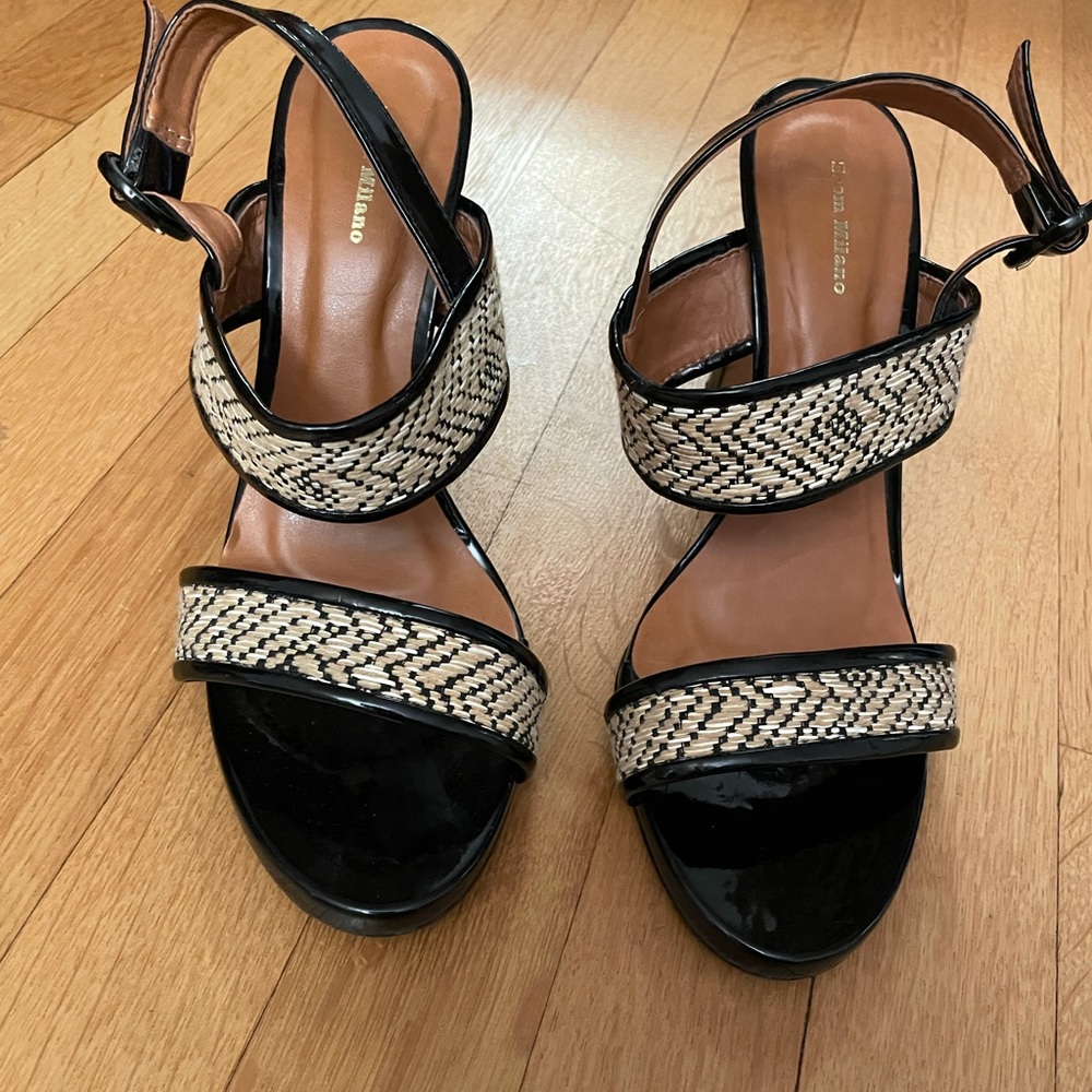 Zoom Milano - black patent leather and twill open toe heals - size 9